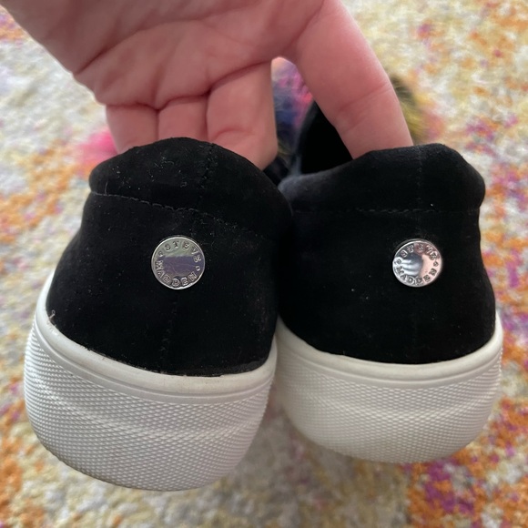 Steve Madden Faux Fur multicolored Pom Pom Slip on Sneakers - women’s size 9 - Picture 6 of 7